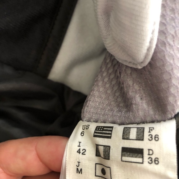 Women’s Descente Ski/snowboard jacket - Picture 3 of 4